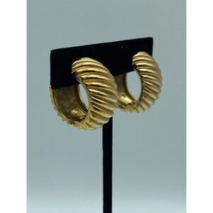 Vintage Napier Gold‎ Tone Ribbed Hoop Earrings Clip Lock Bold Chunky Signed
